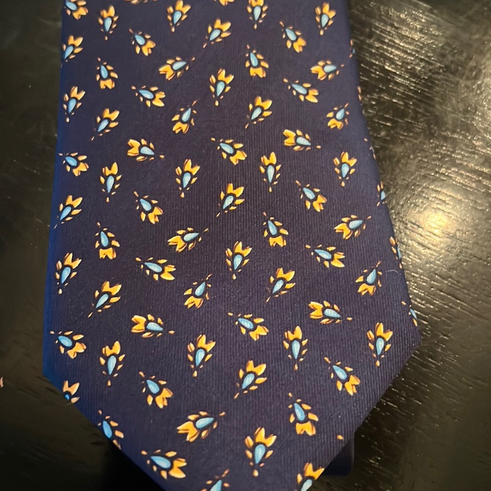 Thomas Pink memes tie; 3 and 1/4 inch wide